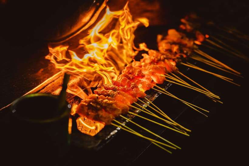 Kuala Lumpur: Sambal Street Food Tour with 15+ Tastings - Roti Canai and Curries: The Street-Style Technique Moment