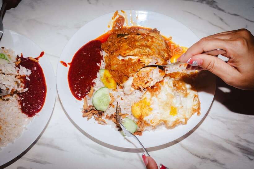 Kuala Lumpur: Sambal Street Food Tour with 15+ Tastings - Kampung Baru and Chow Kit: Traditional Neighbourhoods Without the Crowd Noise