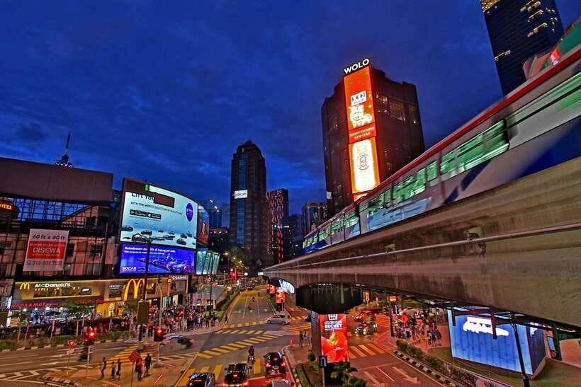 Kuala Lumpur: Sightseeing, Markets, and Food Night Tour - Petaling Street Market in Chinatown: Quick Shopping and Street Cuisine
