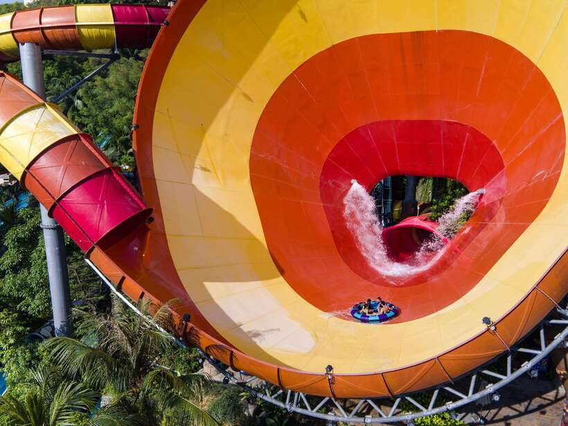 Kuala Lumpur: Sunway Lagoon Entry Ticket - Night Park after 6pm: light shows, live performances, and illuminated rides