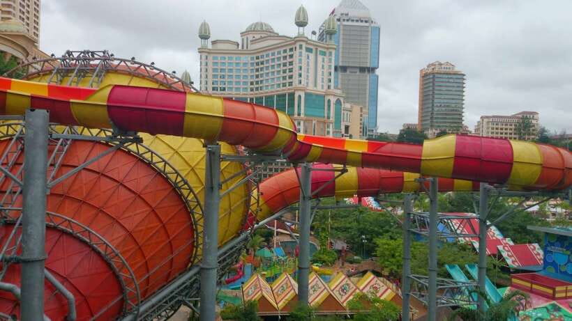 Kuala Lumpur: Sunway Lagoon Theme Park Ticket with Transfer - Amusement Park thrills: coasters, Asia’s top slingshot, and a long suspension bridge