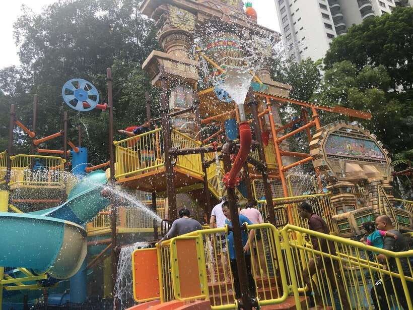 Kuala Lumpur: Sunway Lagoon Theme Park Ticket with Transfer - Scream Park: haunted thrills with special effects and live actors