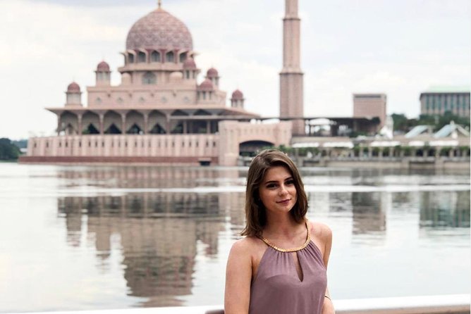 Malacca Instagram Tour: Most Famous Spots (Private & All-Inclusive) - Putra Mosque in Putrajaya: modern lines by the lake