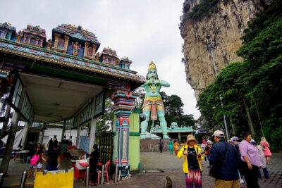 Private Batu Caves, National Mosque & Religious Tour with Lunch - Stop 1: Batu Caves with time to actually look