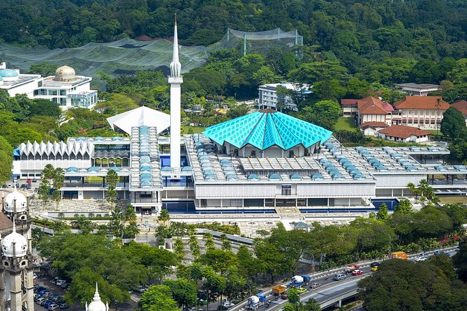 Private Day Kuala Lumpur Photographic Tour With Petronas Twin Tower & Batu Caves - Thean Hou Temple: red pillars, dragon details, and a spiritual photo palette