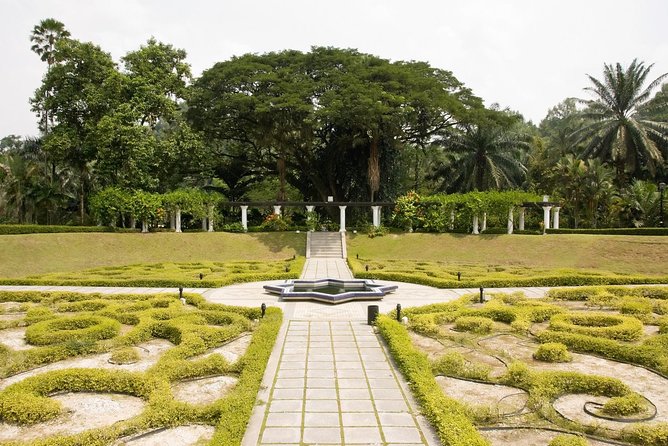 Private Half-Day Kuala Lumpur City Exploration Tour - Istana Negara and Thean Hou Temple: royal lookouts and Hainanese pagoda
