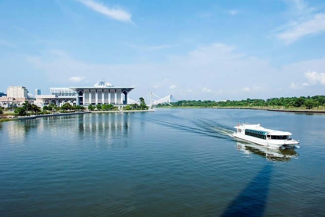Private Half-Day Putrajaya Tour with Lake Cruise from Kuala Lumpur - Rose-Pink Putra Mosque: Your First Big Architectural Anchor