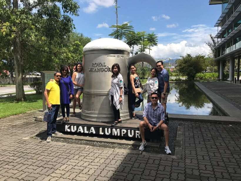 Private KL City Tour with Petronas Twin Towers & Batu Caves - Chinatown’s quick hit: short visit, real street energy