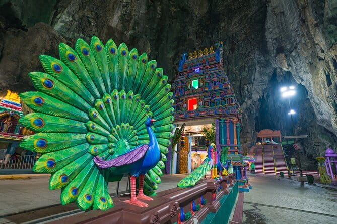 Private Kuala Lumpur City Tour : Petronas Twin Tower & Batu Caves - Central Market and Taman Botani Perdana: Shopping and a Green Reset