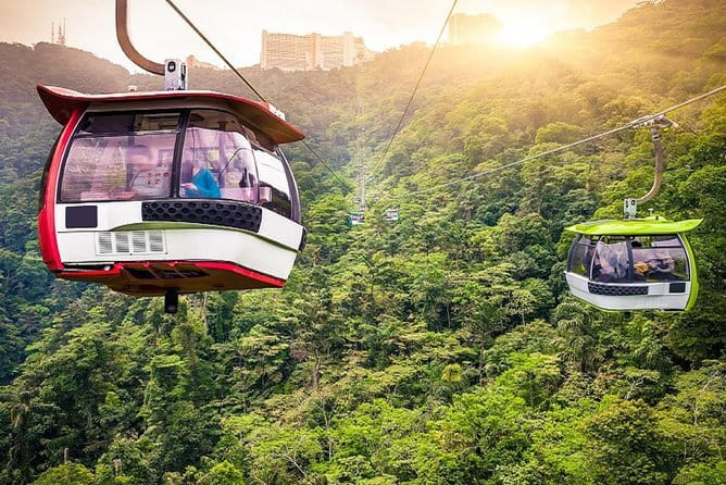 Private Kuala Lumpur City Tour : Petronas Twin Tower & Batu Caves - Thean Hou Temple: Closing the Day with Chinese Temple Architecture