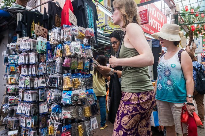 Private Kuala Lumpur Night Market And Food Tour - Chinatown and Petaling Street: Shopping, Hawkers, and Bargaining Practice