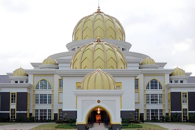 Putrajaya, Batu Caves And Kuala Lumpur Full-day City Tour - Petronas Twin Towers and KL Tower: big views, smaller time, extra tickets