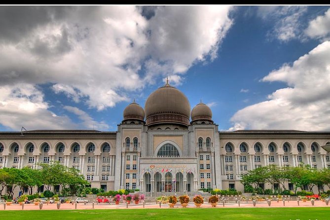 Putrajaya Tour with Traditional Boat Cruise & Pink Mosque (Private) - Stop 2: Convention Centre Bird’s-Eye Views and the City’s Government Layout