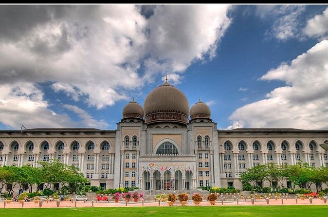 Putrajaya Tour with Traditional Boat Cruise & Pink Mosque (Private) - Marina Putrajaya Traditional Boat Cruise: The Included 30 Minutes You’ll Remember