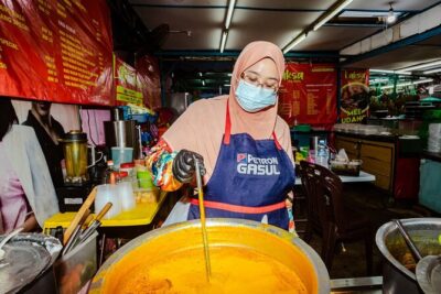 Sambal Streets Kuala Lumpur Food Tour with 15+ Tastings - Stop 1: Old Kuala Lumpur backstreet bites that set up the whole tour