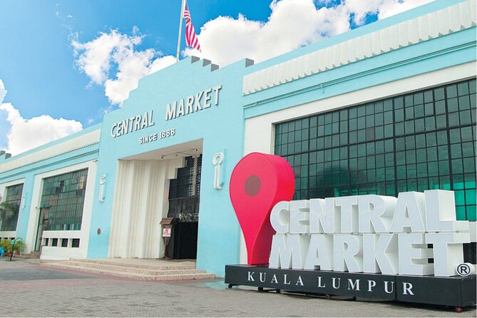 Ten Wonders Of Kuala Lumpur Shared Tour - Dataran Merdeka and Sultan Abdul Samad Building: independence in open air