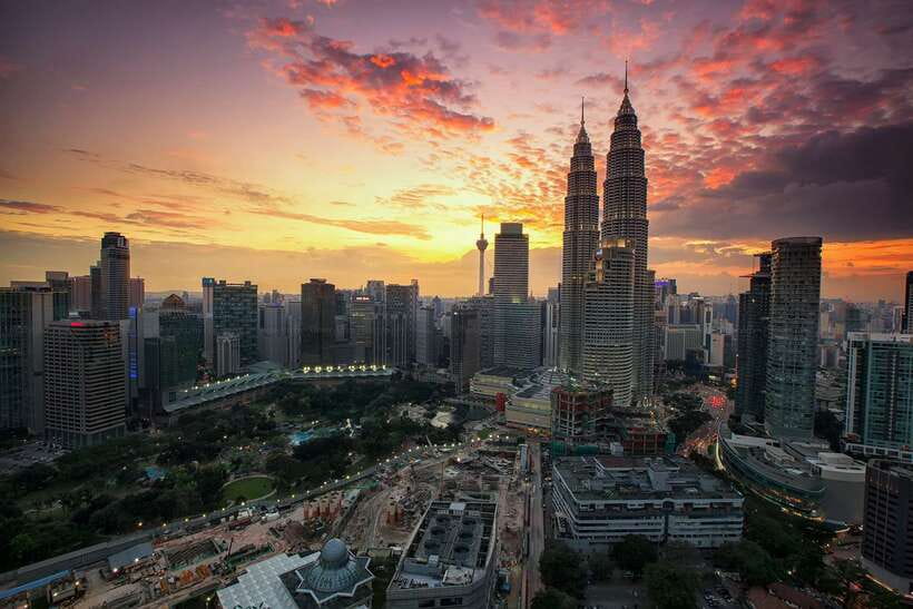 The Great Kuala Lumpur Tour with KL Tower Ticket & Lunch - Istana Negara, National Monument, and the National Mosque: KL’s power and memory