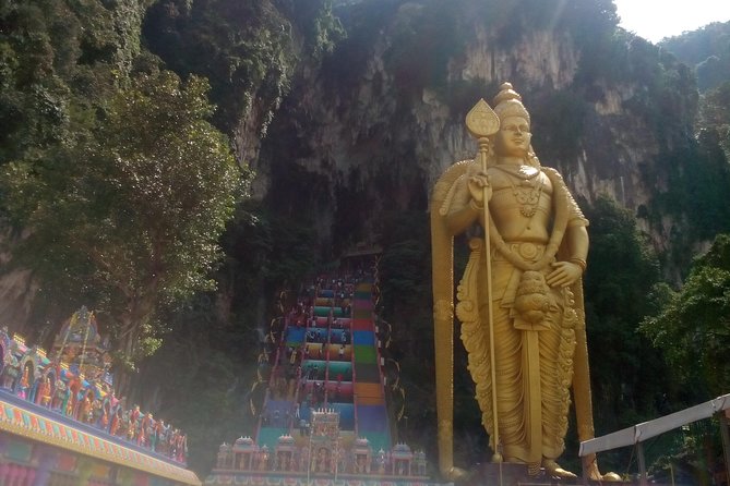 Wonders of Kuala Lumpur City & Countryside + Batu Caves (Private Guided Tour) - Petronas Twin Towers photo stop and Local Products Centre
